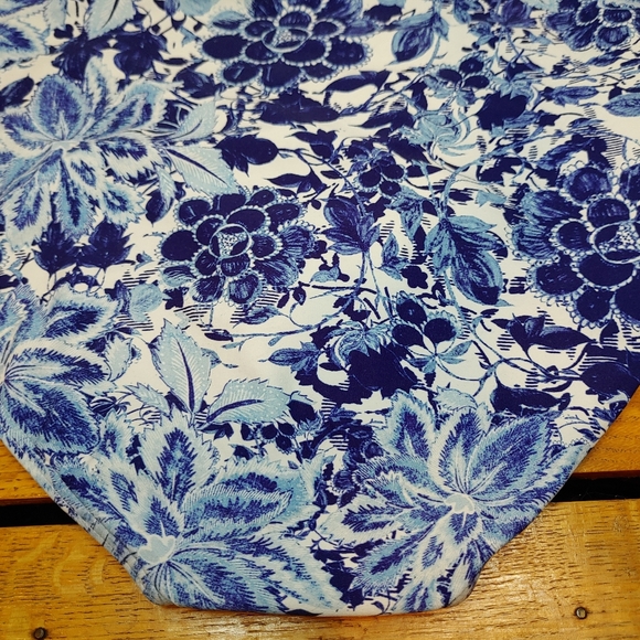 Azura Blue & White Floral Plunging Neckline Halter One-Piece Swimsuit Size 8 - Picture 9 of 13